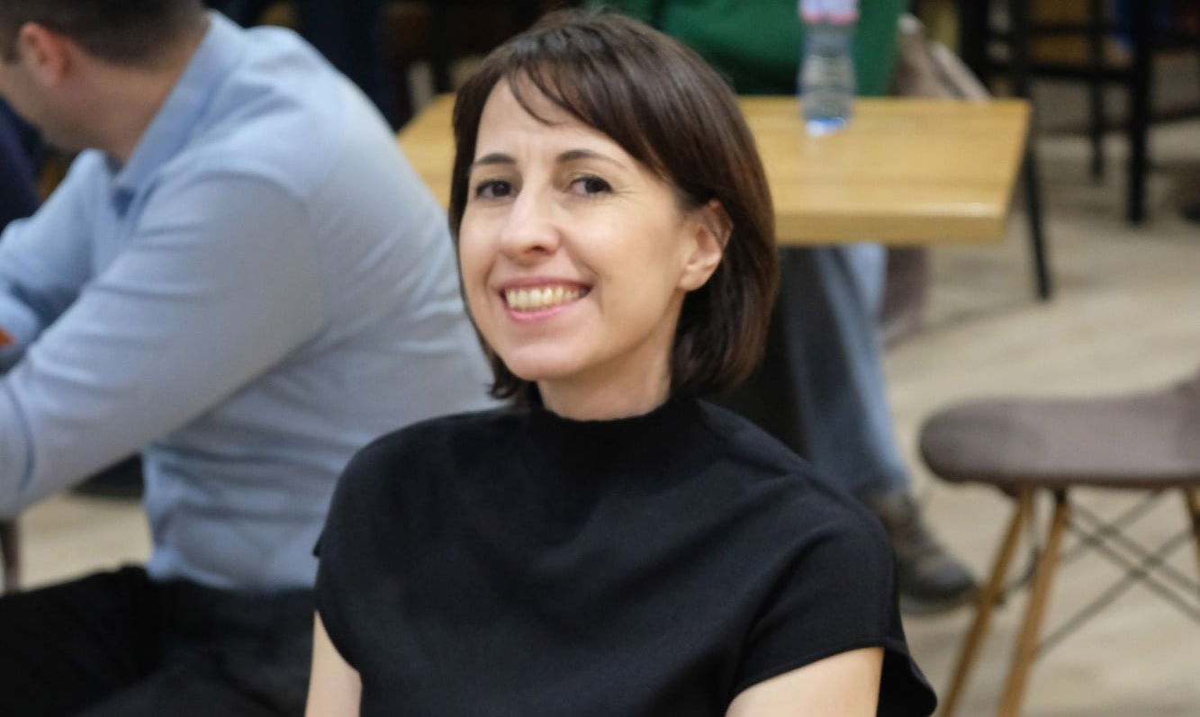 Здравейте. Аз съм Мариета.